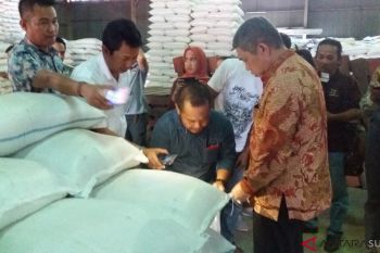 Stok beras di Bulog dua Juta ton