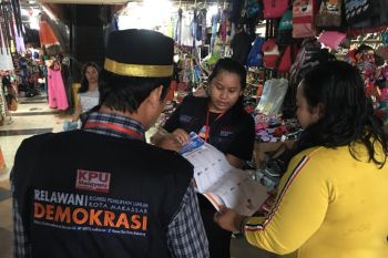 KPU  Makassar sosialisasi di pasar