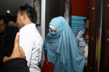 Mulan Dijadwalkan Dampingi Ahmad Dhani Saat Persidangan