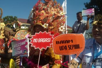 Pelaku pariwisata Batam pawai protes bagasi berbayar