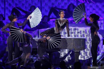 Pemenang Grammy Cardi B  manjakan putrinya dengan berlian seharga 80.000 dolar