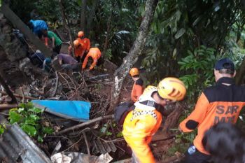 Satu orang hilang akibat longsor di Semarang