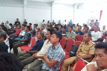 Bupati Sangihe Serahkan Bantuan Kepada Nelayan