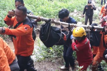 Korban longsor  di Semarang ditemukan 10 km dari lokasi