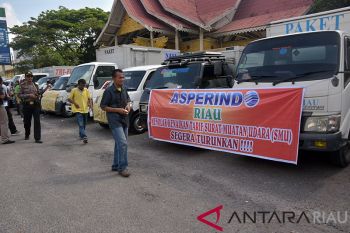 Asperindo Riau demo tolak kenaikan SMU 330 Persen