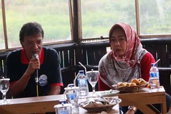 Tangkal urbanisasi, pengrajin sapu glagah Purbalingga butuh gedung pemusatan industri
