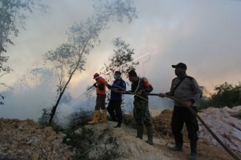 Karhutla Riau - Satgas Darat Karhutla Dumai padamkan satu titik api
