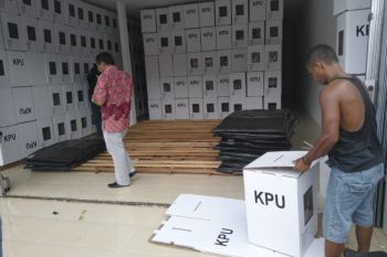 KPU Agam kerahkan 12 truk distribusikan logistik ke tiga kecamatan terjauh