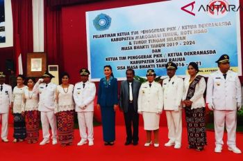 Lonard Haning dilantik jadi Ketua PKK Rote Ndao