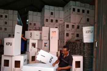 KPU libatkan kepolisian menjaga proses rakit kotak suara