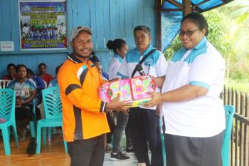 Pemkab Biak Numfor salurkan bantuan alat peraga PAUD