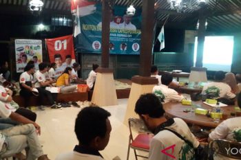Pengusaha muda pendukung Jokowi-Ma'aruf di Yogyakarta nobar debat capres putaran kedua (VIDEO)