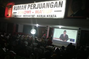 Pendukung Capres di Makassar nobar debat kedua