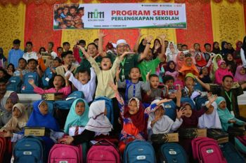 Wako Padang luncurkan program seribu perlengkapan sekolah yatim