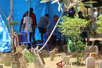 Diduga meninggal tak wajar, makam seorang ibu moda dibongkar polisi