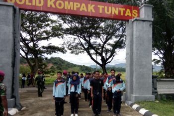 SMU Negeri Trimurjo Kunjungi Markas Marinir