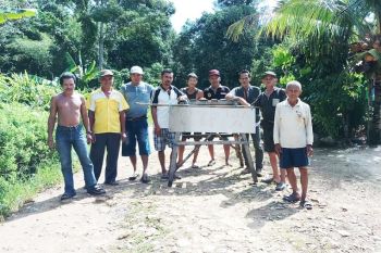 Kesal jalan rusak, warga Desa Sumber Garunggung tutup jalan