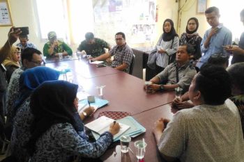 Buruh bongkar muat PT Catur tolak pemutusan hubungan kerja