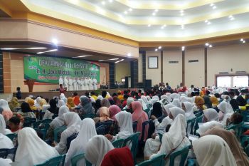 Ribuan Ibu Nyai se-Tapal Kuda Deklarasi Dukung Jokowi-Ma'ruf (Video)