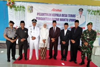 Sekda Lombok Timur lantik Kepala Desa Teros yang baru