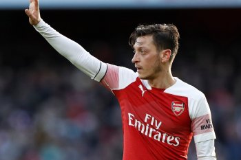 Oezil ingin bertahan di Arsenal hingga 2021