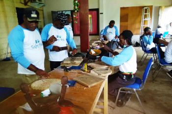 Pemkab Biak Numfor latih pengrajin produksi cinderamata PON Papua