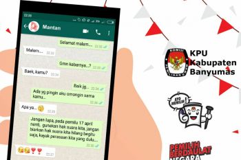 Relawan sosialisasi pemilu dengan konten kreatif