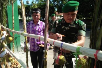 Dandim baru disambut acara adat potong hompong