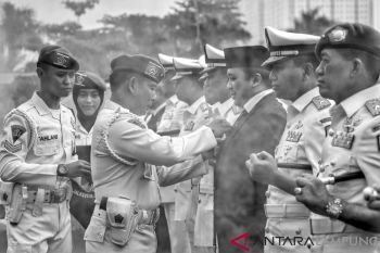 Gubernur Lampung Dikukuhkan Keluarga Kehormatan Polisi Militer AL