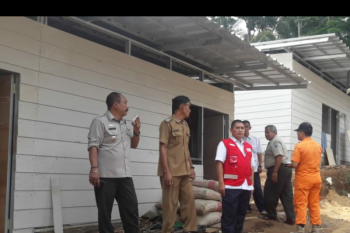 40 rumah sementara bantuan TNI diserahkan kepada warga korban tsunami
