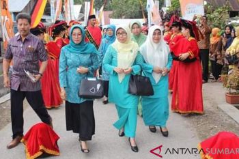 Masuk lima besar, tim penilai Provinsi Sumbar kunjungi Dasawisma Katapiang V Solok