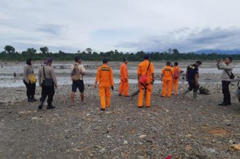 SAR kerahkan sepuluh petugas cari pendulang yang hilang