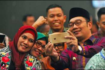 Usai kuliah umum, Ridwan Kamil jadi sasaran swafoto di Unand