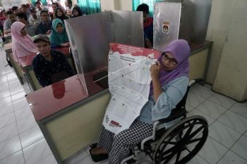 Simulasi pencoblosan bagi penyandang difabel