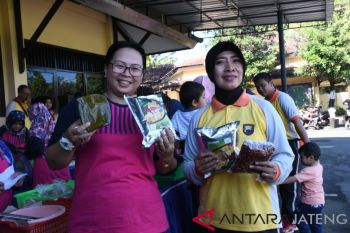Bhayangkari Polres Batang pamerkan produk makanan