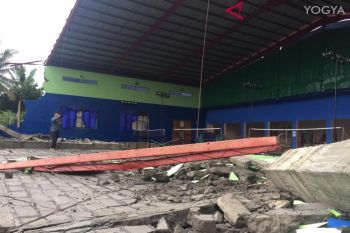 Belasan rumah di Sleman rusak diterjang puting beliung