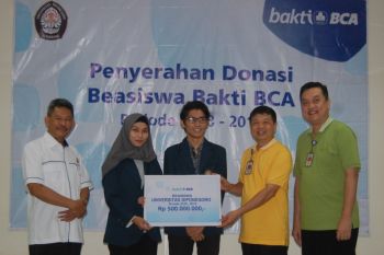 BCA kucurkan beasiswa Rp4,95 miliar untuk 16 PTN