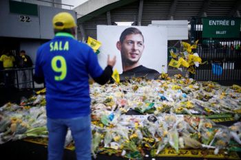 Nantes didenda 21 ribu euro akibat Nyalakan flare untuk hormati Sala