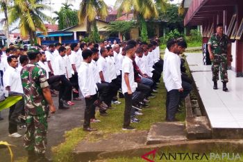 TNI latih fisik 200 pencari kerja di Biak Numfor