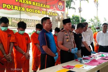 Curi 185 gram emas, enam pencuri ditangkap Polres Solok Selatan