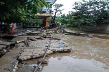 BPBD Papua bantu perahu karet ke Kota Jayapura