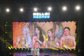 Girl Group MAMAMOO kenakan batik Solo saat tampil di Jakarta