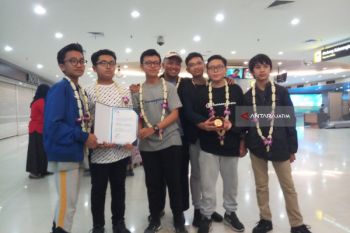 Inovasi Karya Siswa SMP Al Hikmah Raih Juara di Malaysia