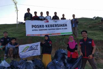 ACT-MRI bersihkan sampah di lokasi Festival "Bau Nyale"