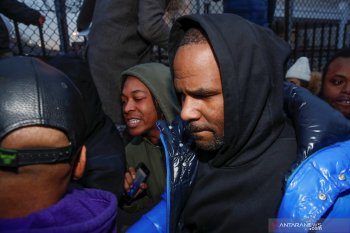 Bukti video R Kelly diserahkan ke penyidik