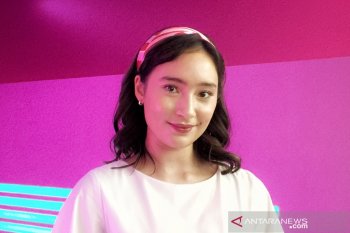 Bagaimana Tatjana Saphira menjaga kesehatan bibir ?