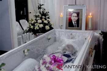Mantan Gubernur Kalteng Reinout Sylvanus dimakamkan Rabu