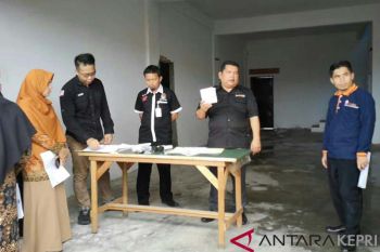 KPU libatkan 50 petugas pelipat surat suara