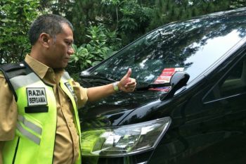 Diburu 16 Mobil Mewah Penunggak Pajak