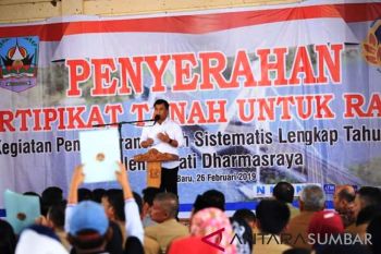 Dharmasraya bagikan 786 sertifikat gratis melalui PTSL